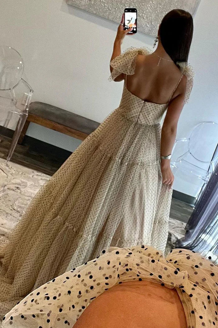 Robe Weitese : Superbe robe de bal trapèze en tulle sans manches avec bretelles nouées et fermeture éclair dans le dos